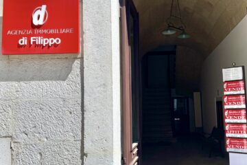 VENDERE O COMPRARE CASA? ECCO PERCHÉ AFFIDARSI AD UN’AGENZIA IMMOBILIARE È LA SCELTA PIÙ INTELLIGENTE.
